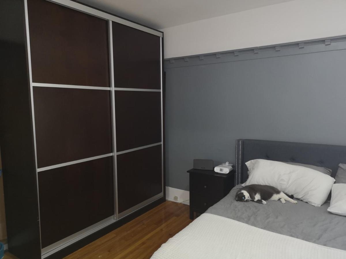 Room With King Bed In Shared 3 Bedroom Downtown Montreal Exterior photo